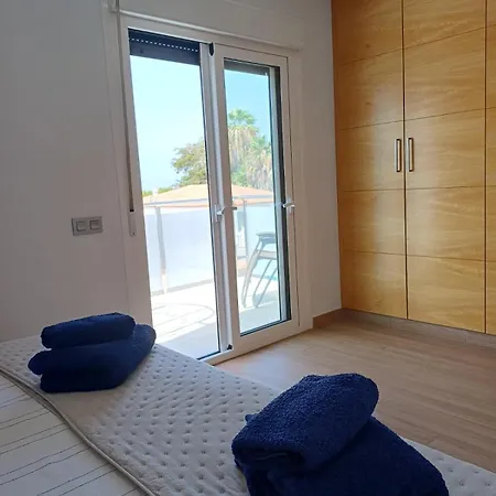 Private Luxury Villa With Pool Near Golf Course & Marina فيلة
